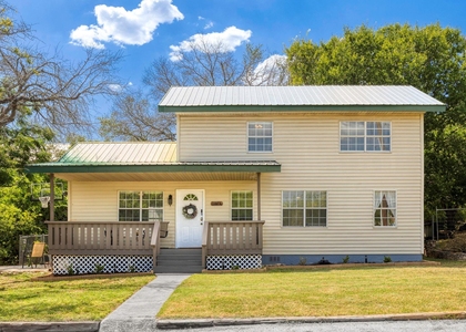 11004 Elm St - Photo 1