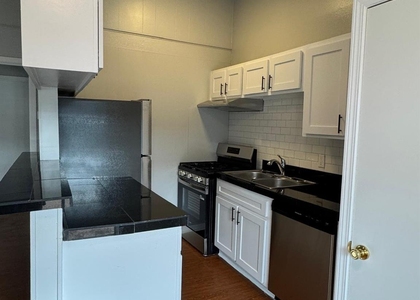 608 W 51st St - Photo 1