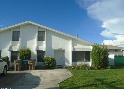 1228 Sw Trafalgar Parkway - Photo 1
