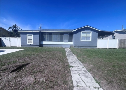 3215 W Pine Street - Photo 1
