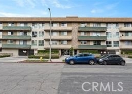 525 N Sycamore Avenue - Photo 1