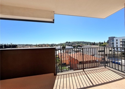 419 N Chandler Avenue - Photo 1