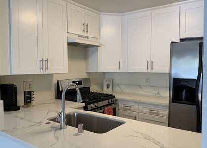 326 S Manhattan Place - Photo 1
