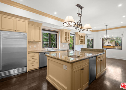 305 N Palm Drive - Photo 1