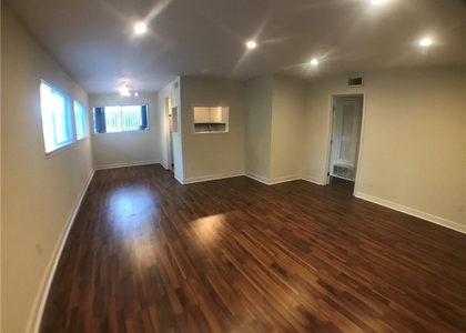 706 W 34th St - Photo 1