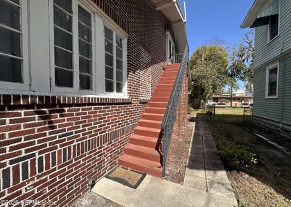 231 W 10th Street - Photo 1
