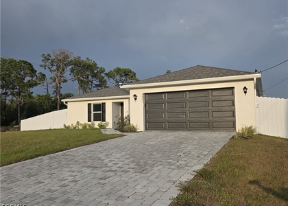 4421 Ne 15th Place - Photo 1