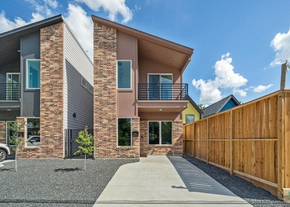 207 E 38th Street - Photo 1