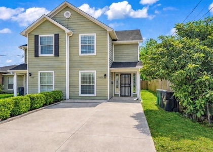 4640 Knoxville Street - Photo 1
