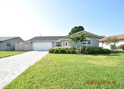 2600 60th Avenue S - Photo 1