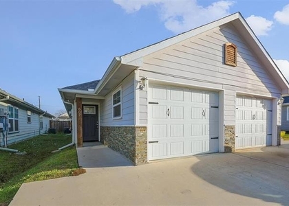 607 E Carter Street - Photo 1