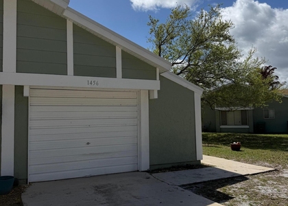 1456 Se Rivergreen Circle - Photo 1