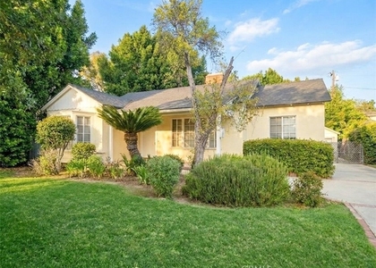4332 Sunnyslope Avenue - Photo 1