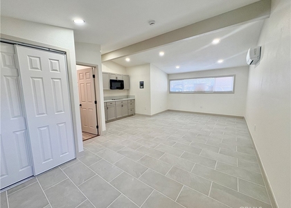 4585 Hawthorne - Photo 1