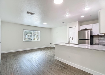 326 S Grosse Avenue - Photo 1