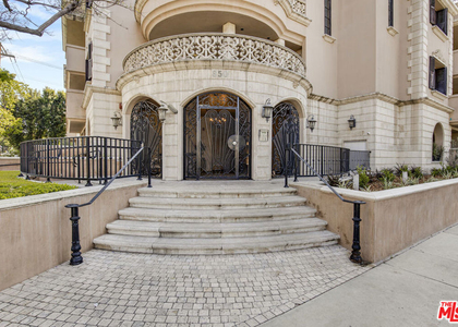 850 N Croft Avenue - Photo 1