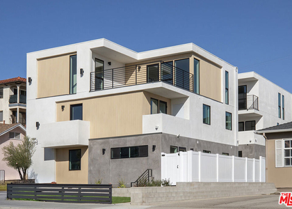 1432 W 9th Street - Photo 1