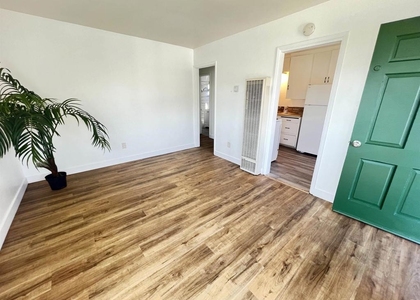 4064 Oakcrest Dr - Photo 1