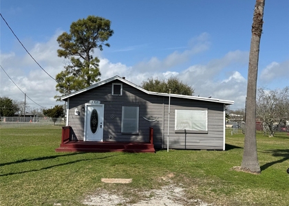 642 5th Street - Photo 1