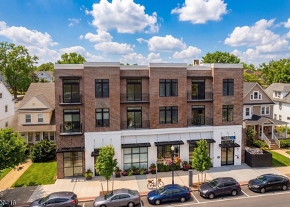 423 South Avenue West - Photo 1