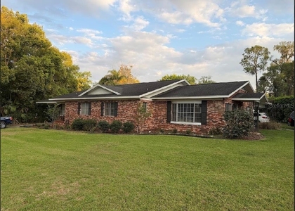 305 Se 10th Avenue - Photo 1