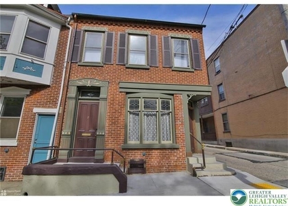 325 N 8th Street - Photo 1