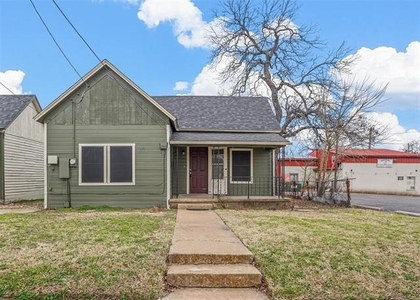 908 E Houston Street - Photo 1