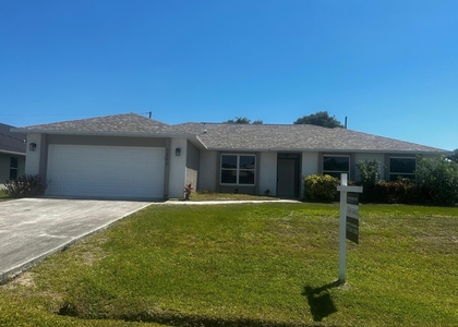 3226 Se Pinto Street - Photo 1