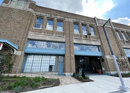 7 N Columbus Boulevard - Photo 1