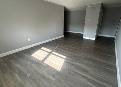 400 Main Street - Photo 1