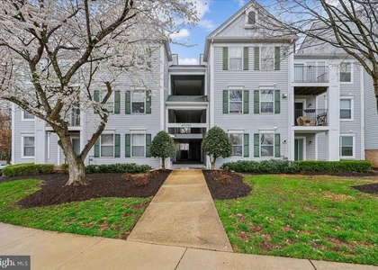 10010 Vanderbilt Circle - Photo 1