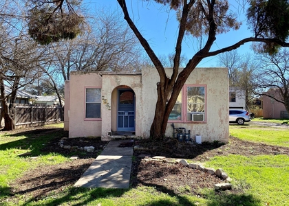 5009 Avenue G Ave - Photo 1