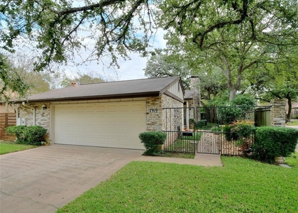7919 Ridgeline Dr N - Photo 1