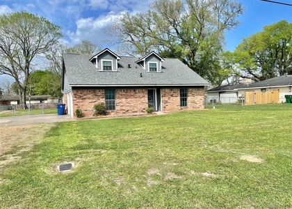 509 Dwyer Street - Photo 1