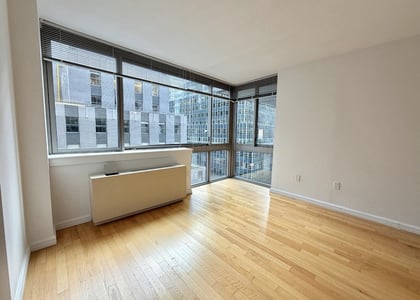 Maiden Ln - Photo 1