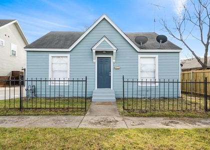 612 W 5th Street - Photo 1