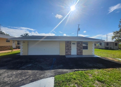511 N 60th Way - Photo 1