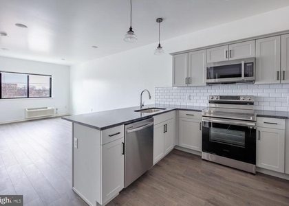 370 W Johnson Street - Photo 1