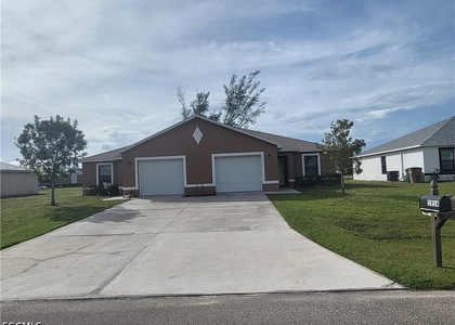 1916 Sw 15th Place - Photo 1