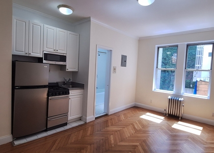 West 13 Street - Photo 1