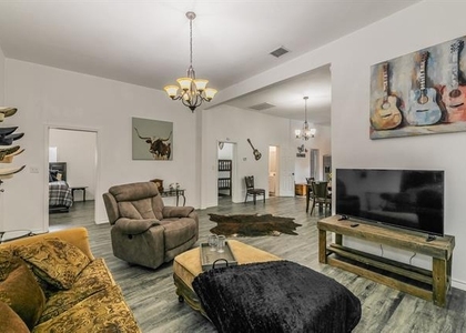 2514 Columbus Avenue - Photo 1