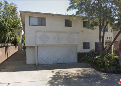 1352 N Citrus Avenue - Photo 1