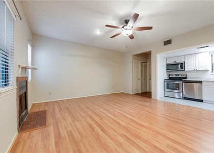 706 W 22nd St - Photo 1