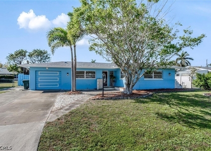 806 Entrada Drive N - Photo 1