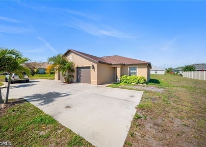 2820 Sw 7th Place - Photo 1