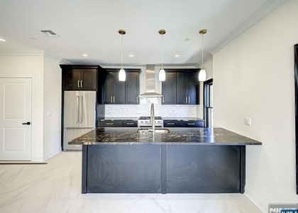 208 Nwk Pompton - Photo 1