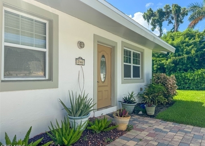 746 109th Avenue N - Photo 1