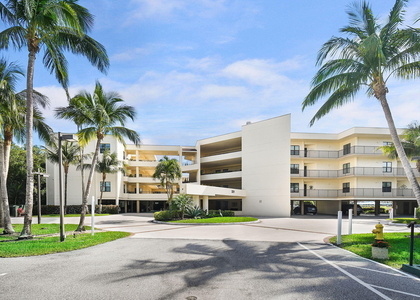 221 Ne Plantation Road - Photo 1