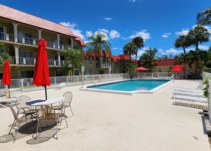 555 Se 8th Street - Photo 1