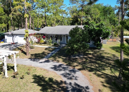 13619 57th Place N - Photo 1
